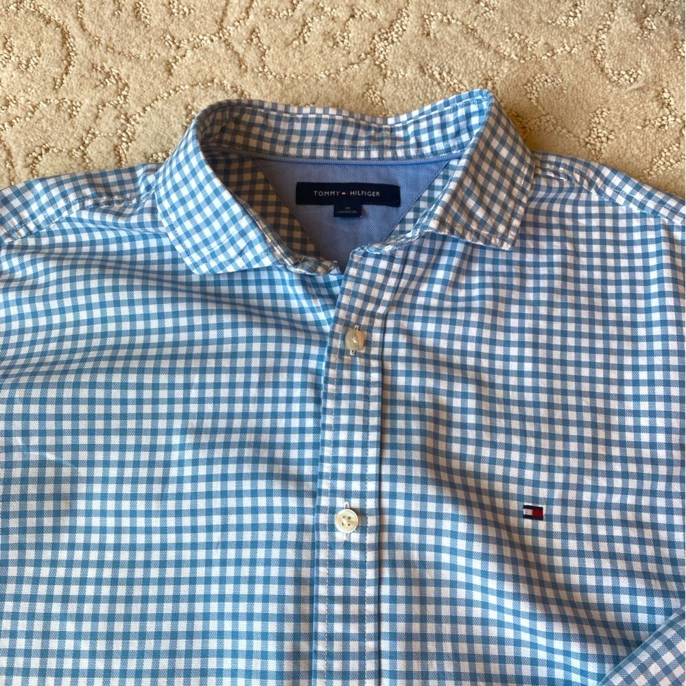 Men’s Tommy Hilfiger blue white button down shirt.